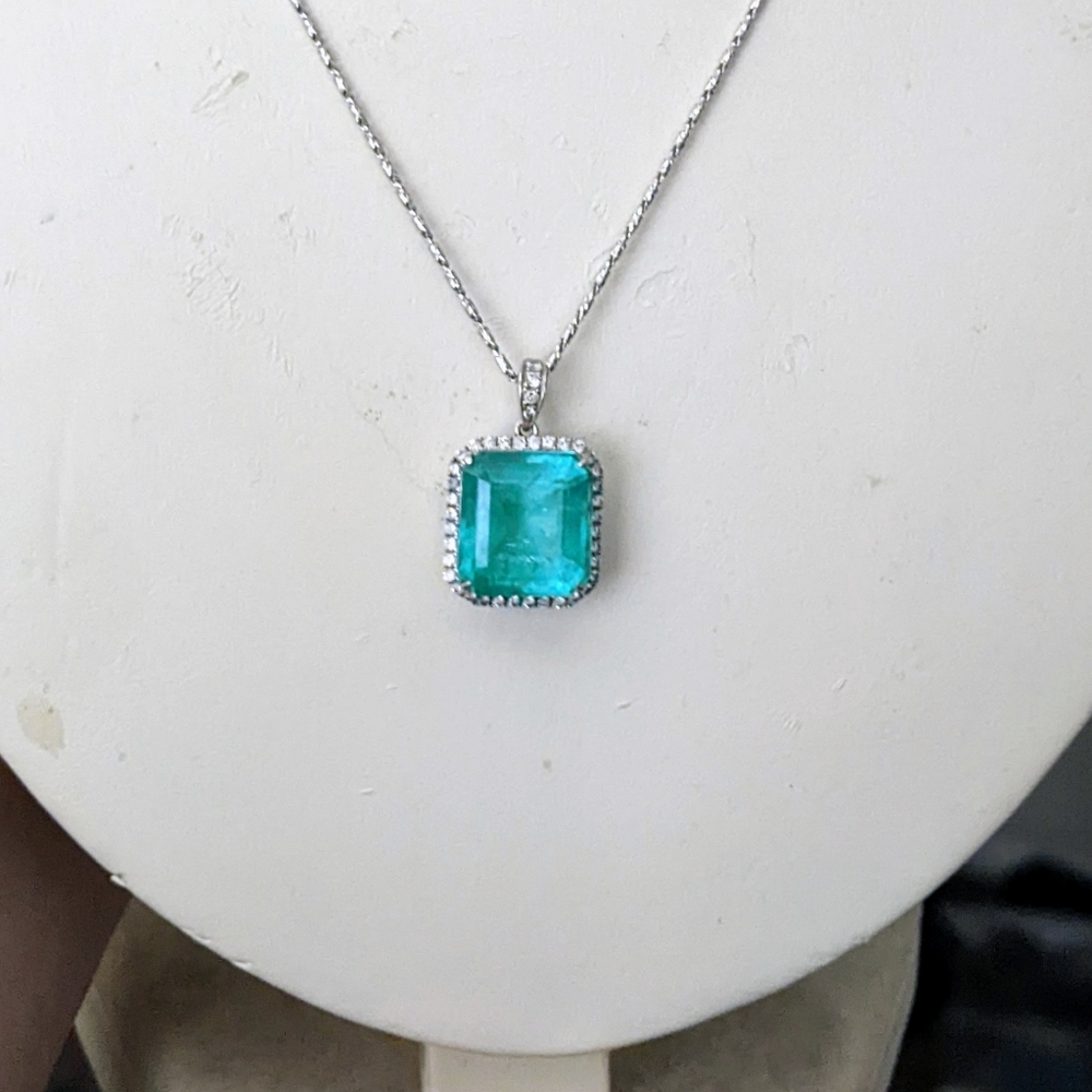 8.52ct Huge Natural Columbian Emerald and diamond pendant and chain!!! - Picture 7 of 16